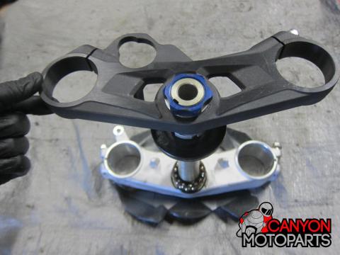 TOP YOKE NUT COVER ENGRAVED ANODISED SUZUKI GSXR600 2006-2015