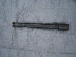 04-06 Yamaha R1 Front Axle 