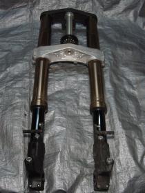 05-06 Suzuki GSXR 1000 Forks with Triple Clamps and Steering Stem