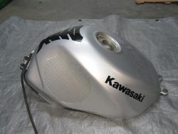 00-02 Kawasaki ZX6R / 05-08 ZZR600 Fuel Tank 